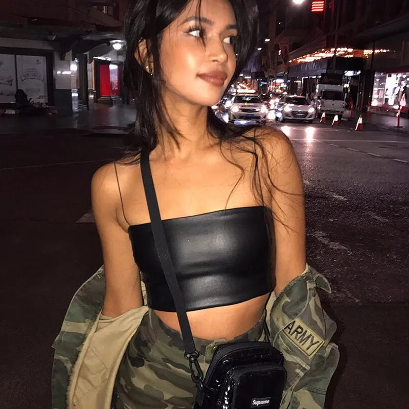 Modisches PU-Leder-Crop Top für Frauen – Sexy Bodycon-Camisole mit Ringträgern, Schulterfrei und Streetwear-Ready in Schwarz