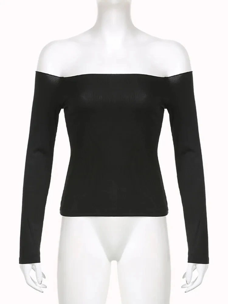 Elegantes Schwarzes T-Shirt mit Slash-Neck – Langärmeliges, Schlankes Design für Frauen, Koreanische Mode, Sexy Cropped Style für den Herbst