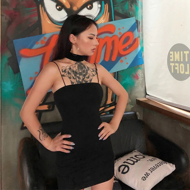Elegantes Spaghetti-Träger Mini-Kleid – Ärmeloses Bodycon Kleid für den Club und Abend