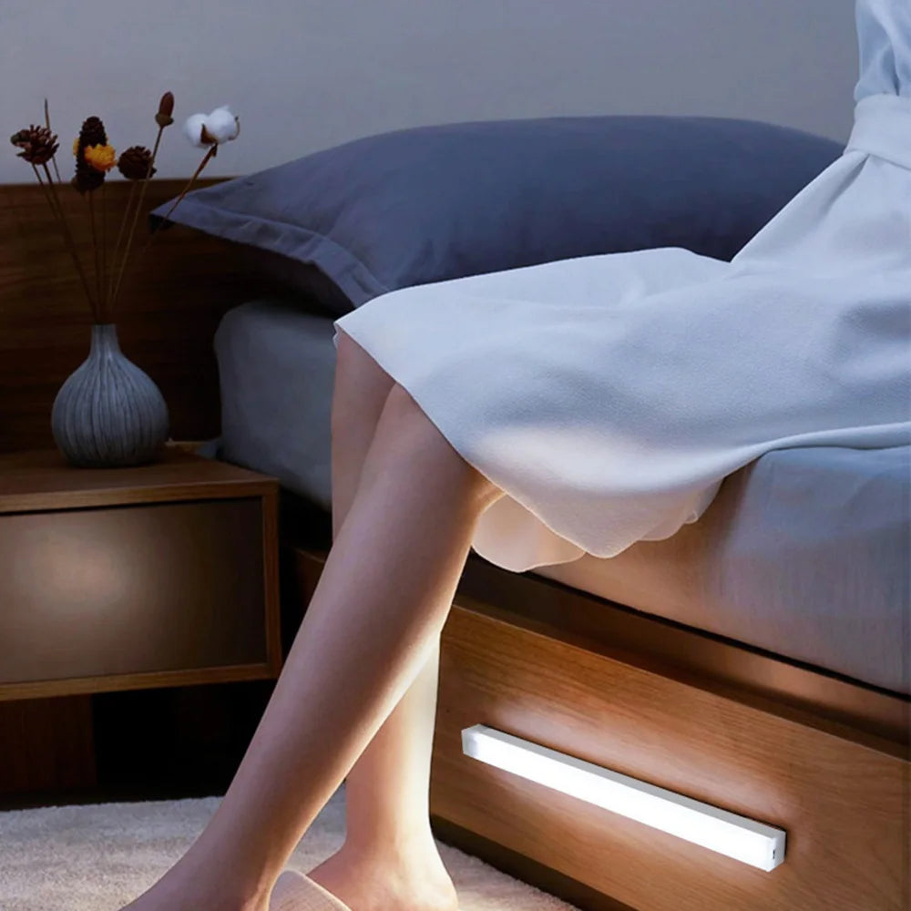 Bewegungssensor LED Nachtlicht - Kabellos, USB Wiederaufladbar, Dekorative Lampe für Schrank, Treppe und Küche