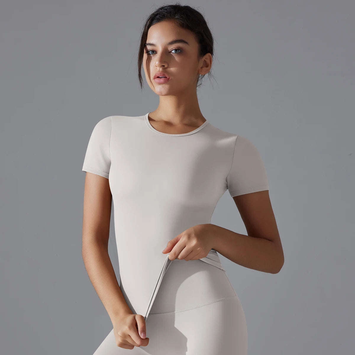 Damen Fitness T-Shirt für den Sommer – Kurzärmeliges, Rundhals Shirt aus atmungsaktivem, elastischem Material, Ideal für Gym und Yoga – Schlankes, aktives Top