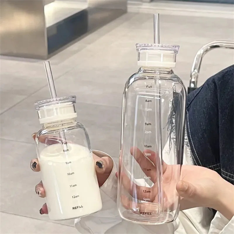 Glas-Trinkflasche mit Zeitmarkierung: Milch-, Saft-, Kaffee-Glasbecher mit Deckel und Strohhalm, auslaufsicherer Trinkbecher für unterwegs