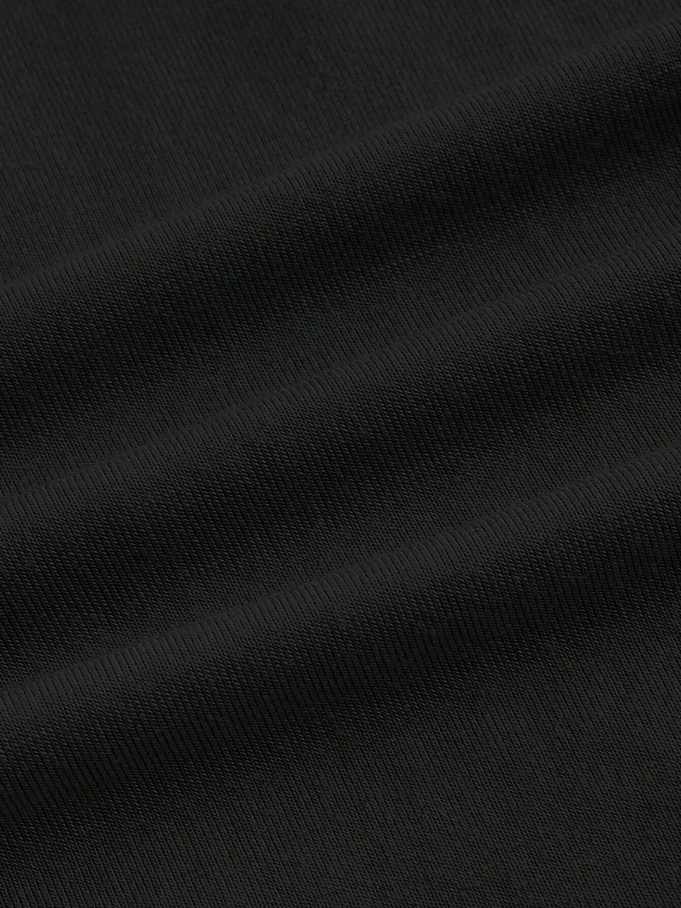 Elegantes Schwarzes Cami-Top mit zarter Spitze und femininer Schleife – Grunge-Punk inspiriert im Y2K Look, ideal für den Sommer und vielseitig kombinierbar