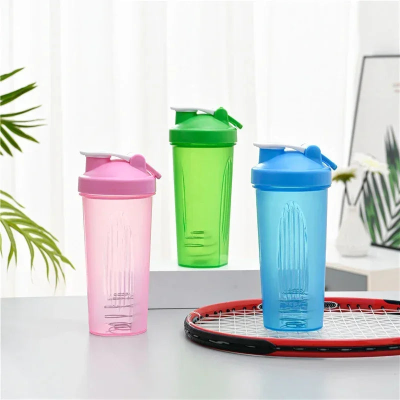 600ml Protein Shaker Bottle – Tragbare, auslaufsichere Flasche mit präziser Messskala, Perfekt für Fitnessstudio, Sport, Training und das Mischen von Protein- und Nährstoff-Shakes