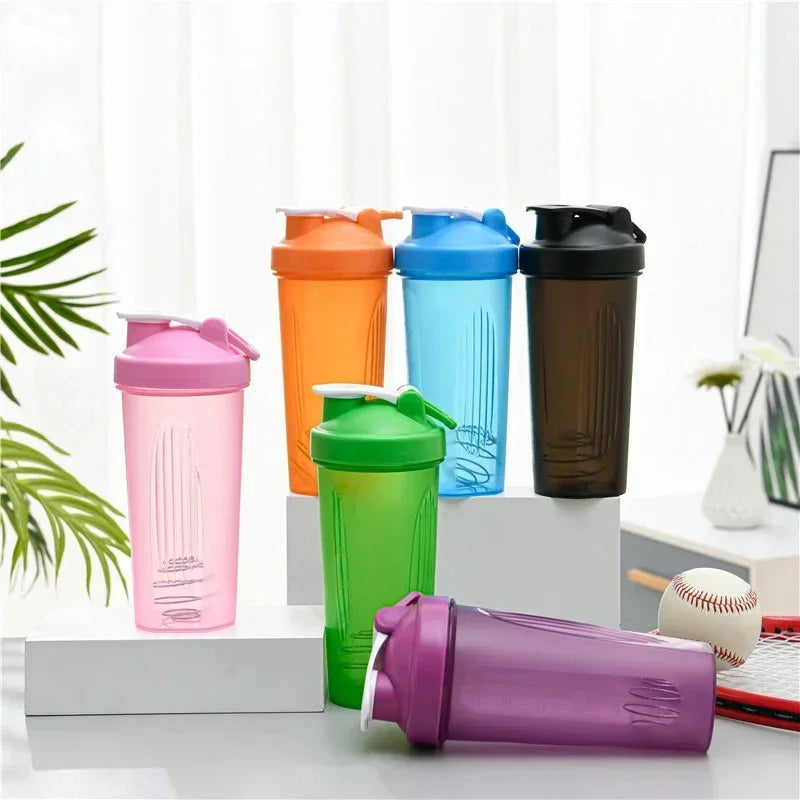 600ml Protein Shaker Bottle – Tragbare, auslaufsichere Flasche mit präziser Messskala, Perfekt für Fitnessstudio, Sport, Training und das Mischen von Protein- und Nährstoff-Shakes