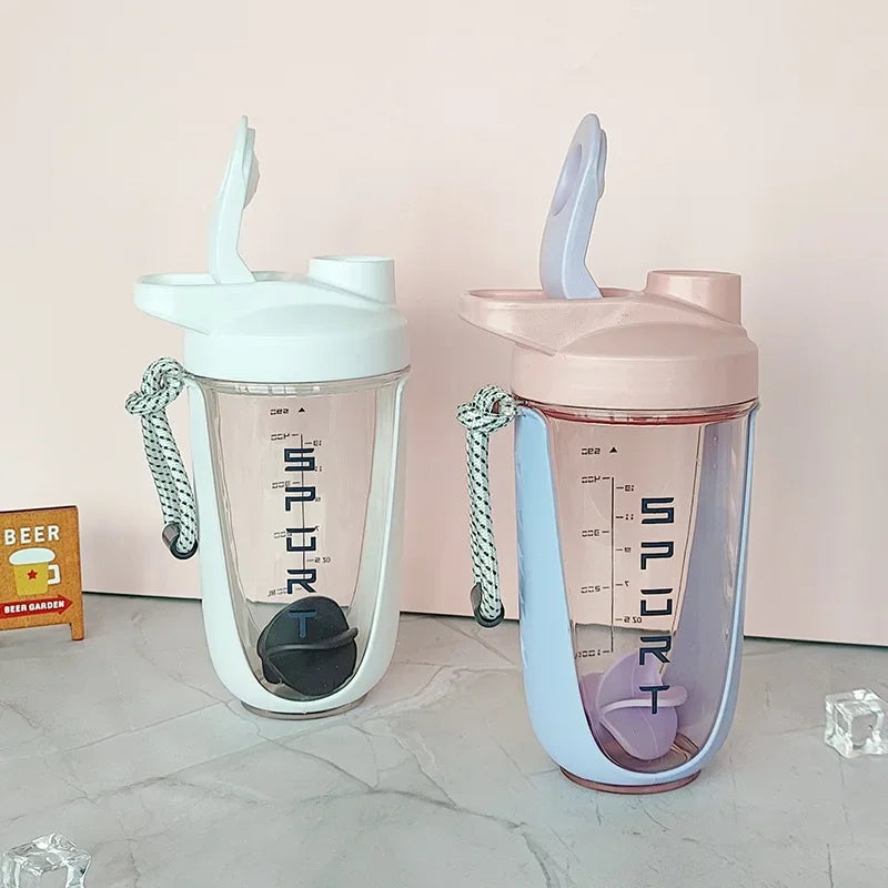 590ML Proteinshaker-Flasche mit integriertem Kunststoff-Schneebesen – BPA-freie und auslaufsichere Shaker-Flasche für Proteinshakes und Nahrungsergänzungspulver, perfekt für Sport und Fitness