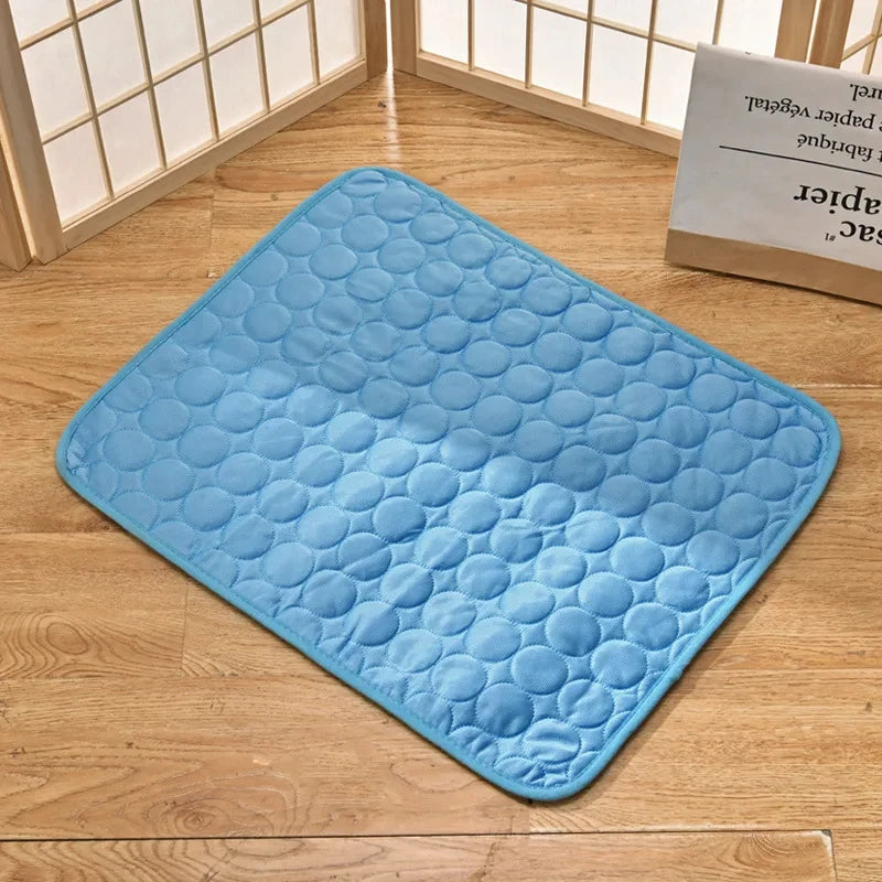 Erfrischende Kühlmatte für Hunde und Katzen – Sommerliche Pet Mat für kühle Entspannung, atmungsaktiv, waschbar und ideal für Sofa und Bett