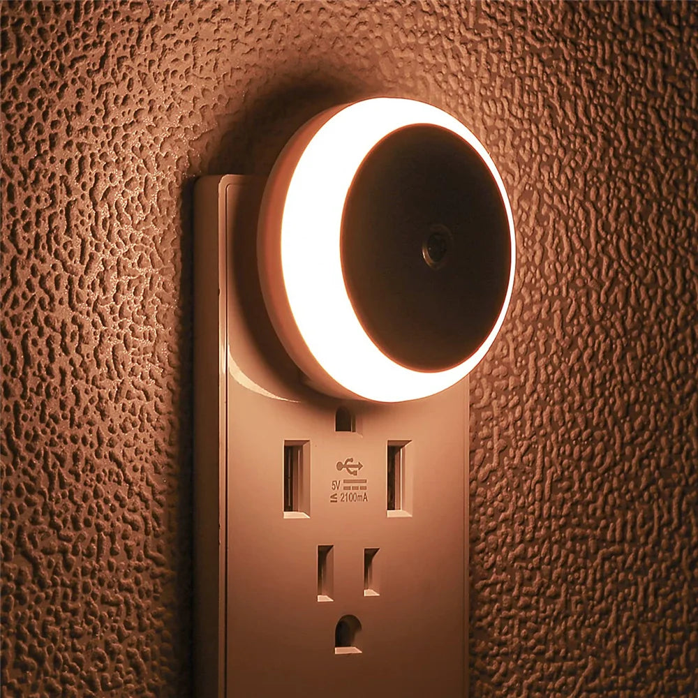 LED Nachtlicht mit Stecker – Dämmerungs- bis Morgendämmerungs-Sensor, Automatisch dimmend, Ideal für Badezimmer, Flur, Küche & Schlafzimmer
