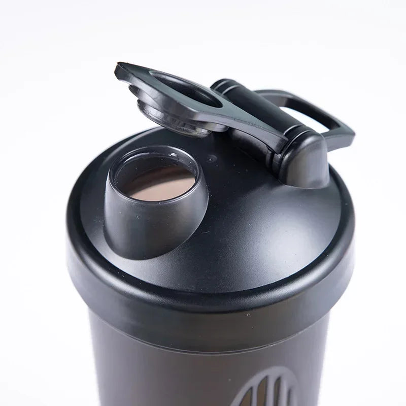 600ml Protein Shaker Bottle – Tragbare, auslaufsichere Flasche mit präziser Messskala, Perfekt für Fitnessstudio, Sport, Training und das Mischen von Protein- und Nährstoff-Shakes