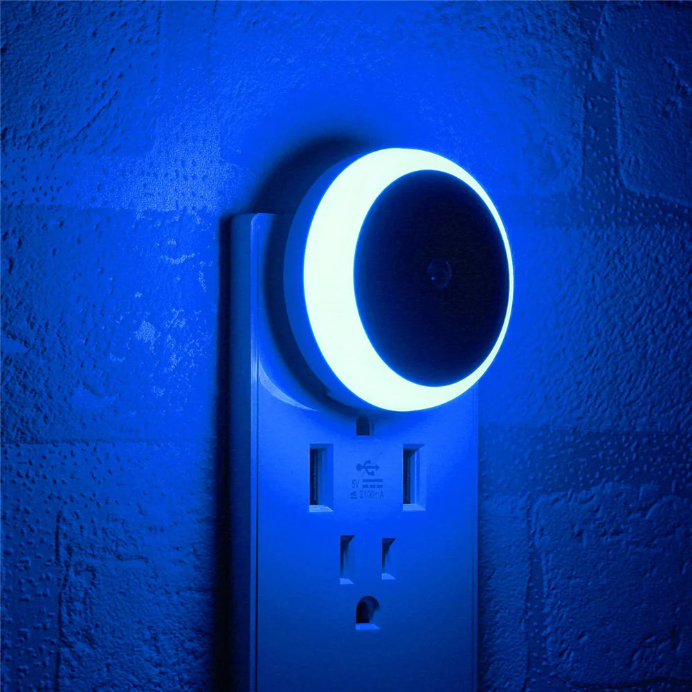 LED Nachtlicht mit Stecker – Dämmerungs- bis Morgendämmerungs-Sensor, Automatisch dimmend, Ideal für Badezimmer, Flur, Küche & Schlafzimmer