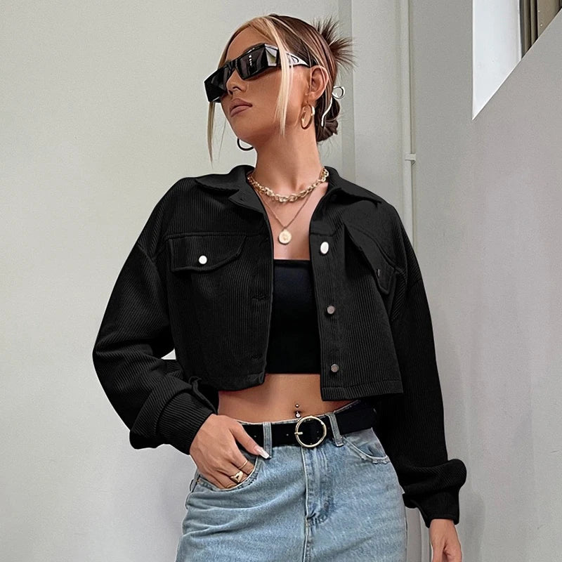 Modische Cord-Cropped-Jacke – Lässige Drop-Shoulder Kurzjacke mit langen Ärmeln und Klappdetails für den Frühling