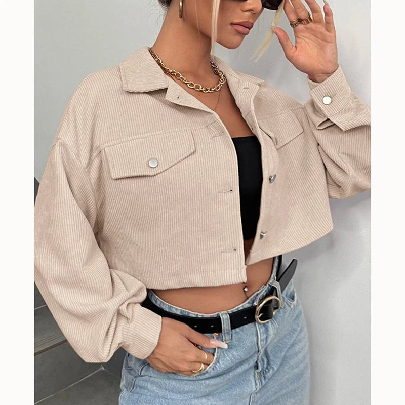 Modische Cord-Cropped-Jacke – Lässige Drop-Shoulder Kurzjacke mit langen Ärmeln und Klappdetails für den Frühling