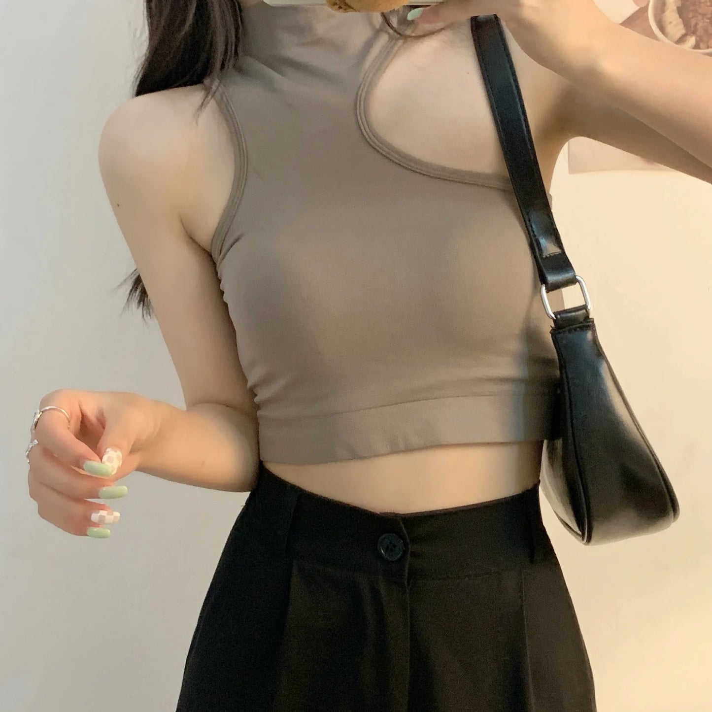 Sommerliche Damen Crop Tops - Einfarbige Unterhemden, kurz geschnitten, Neckholder Tops, Sexy ärmellose Blusen