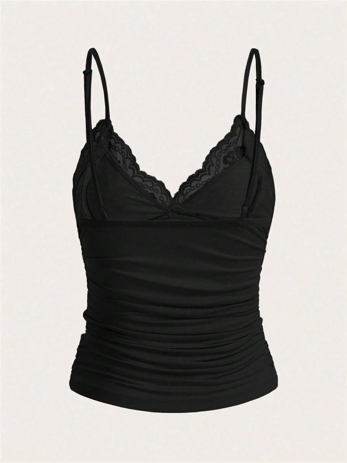 Elegantes Schwarzes Cami-Top mit zarter Spitze und femininer Schleife – Grunge-Punk inspiriert im Y2K Look, ideal für den Sommer und vielseitig kombinierbar