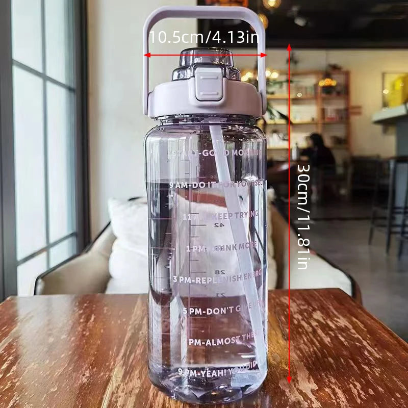 Große 2000 ml Kunststoff-Wasserflasche mit Strohhalm – Ideale Trinkflasche für Sport und Outdoor-Aktivitäten, Camping und Reise, Ergonomisches Design für komfortables Trinken