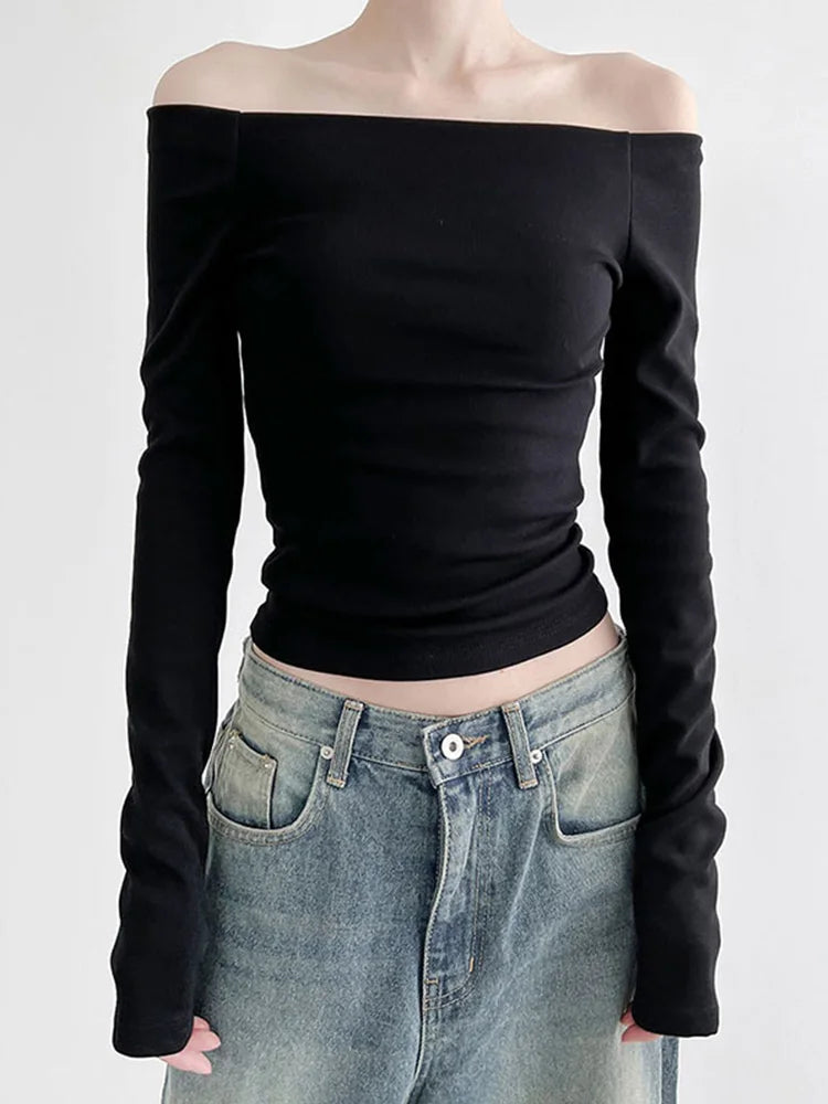 Elegantes Schwarzes T-Shirt mit Slash-Neck – Langärmeliges, Schlankes Design für Frauen, Koreanische Mode, Sexy Cropped Style für den Herbst