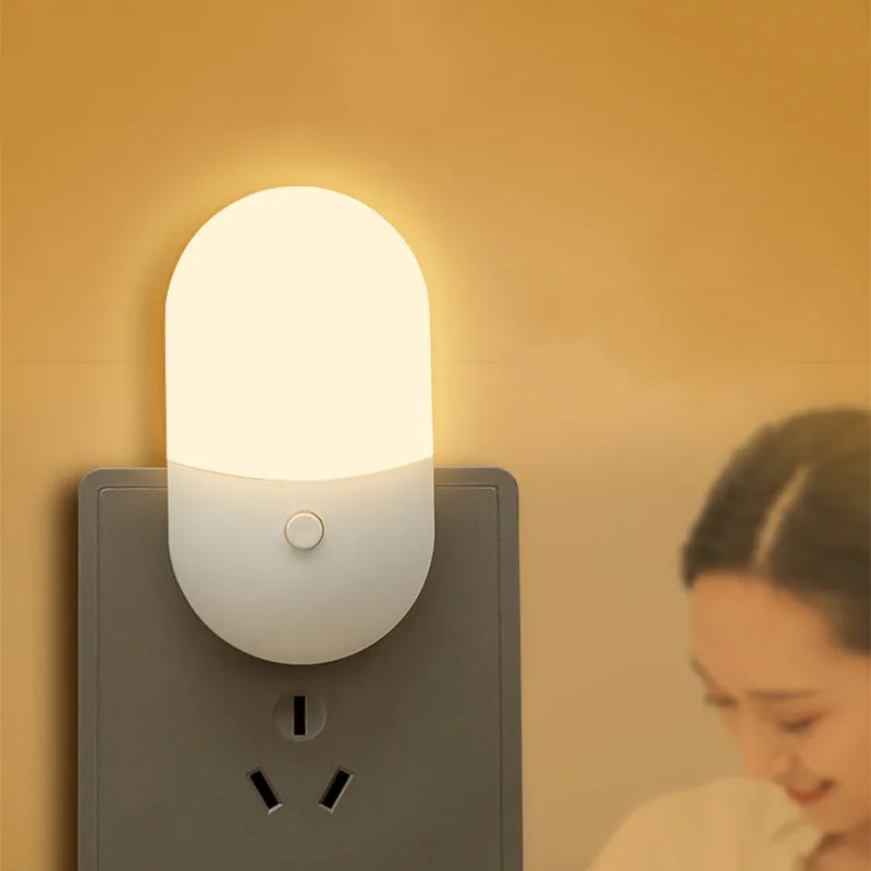 Steckdosen Nachtlicht mit EU Stecker – Mini Nachttischlampe, Augenschonend & Energiesparend, Ideal für Schlafzimmer & Wohnzimme