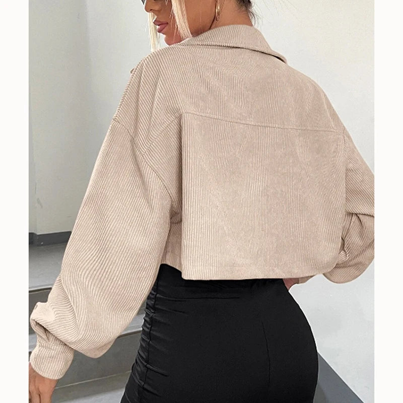 Modische Cord-Cropped-Jacke – Lässige Drop-Shoulder Kurzjacke mit langen Ärmeln und Klappdetails für den Frühling