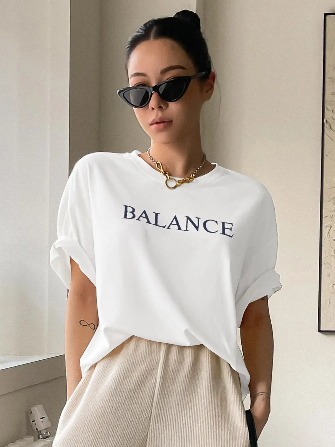 Modisches Balance Letter Printed T-Shirt für Frauen – Sommerliches Oversize Kurzarm-Tee, lockerer Schnitt, 100% Baumwolle