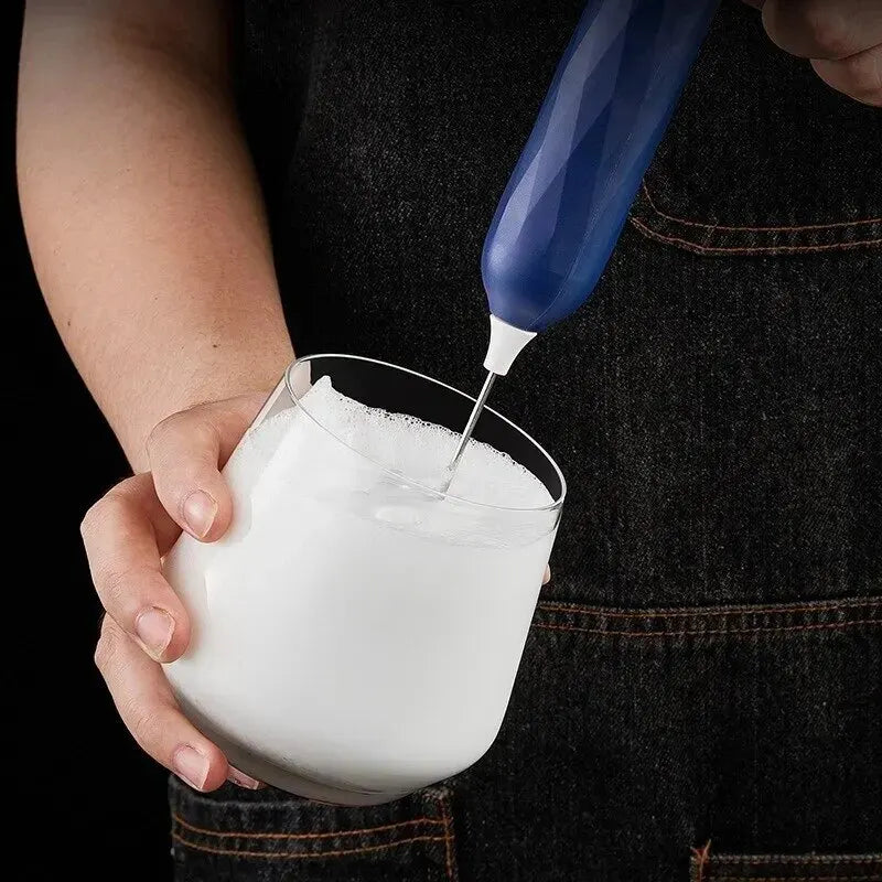 1 Stück Elektrischer Eierbesen mit 3 Geschwindigkeitsstufen – Tragbarer USB-Mixer für Milchaufschäumer, Handheld-Kaffee-Schneebesen, Küchen-Gadget für Haushalte