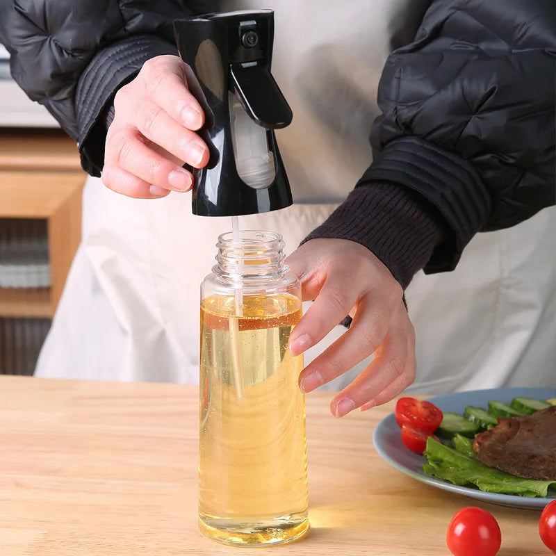 Premium Öl Sprayer-Flasche - 200 ml Kapazität, Edelstahl-Sprühdüse, für Kochen, Backen, Grillen, BBQ, Picknick - Wiederverwendbar und Leicht zu Reinigen, Nachhaltig und einfach zu befüllen
