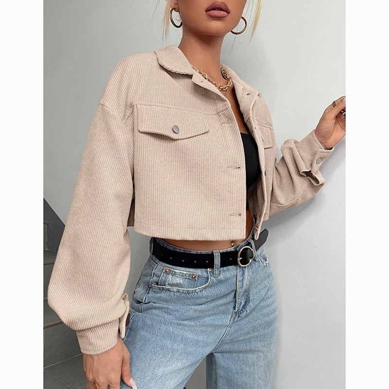 Modische Cord-Cropped-Jacke – Lässige Drop-Shoulder Kurzjacke mit langen Ärmeln und Klappdetails für den Frühling