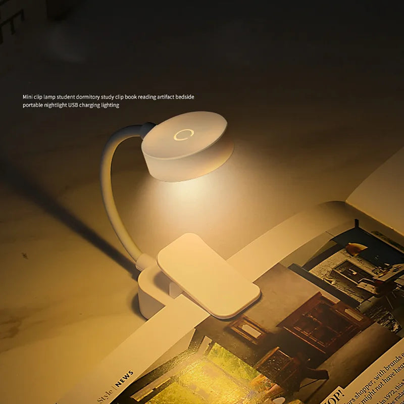 Kompakte LED Leseleuchte mit 360° Clip – Augenschutz, Tragbar für Reisen und Schlafzimmer, Ideal als Nachtlicht und Schreibtischlampe