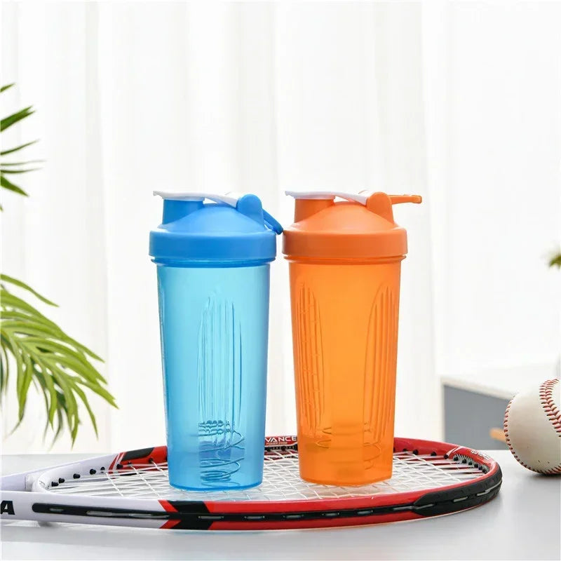 600ml Protein Shaker Bottle – Tragbare, auslaufsichere Flasche mit präziser Messskala, Perfekt für Fitnessstudio, Sport, Training und das Mischen von Protein- und Nährstoff-Shakes