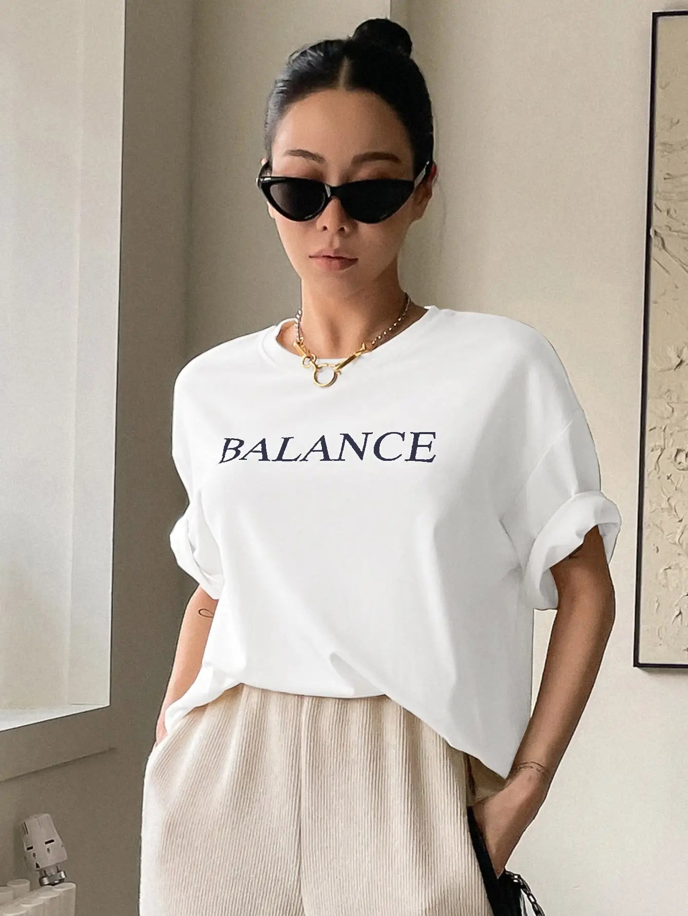 Modisches Balance Letter Printed T-Shirt für Frauen – Sommerliches Oversize Kurzarm-Tee, lockerer Schnitt, 100% Baumwolle