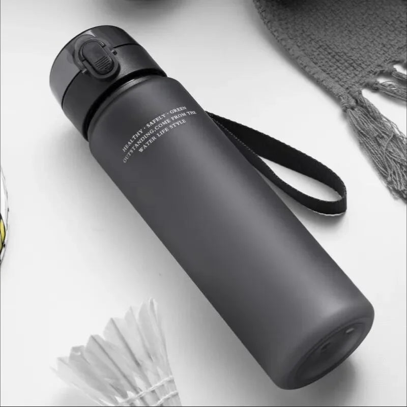 Hochwertige BPA-freie Frosted Wasserflasche – Tragbar, Auslaufsicher und Robust, Perfekt für Kinder und Erwachsene, Geeignet für Fitness, Sport, Freizeit und Unterwegs