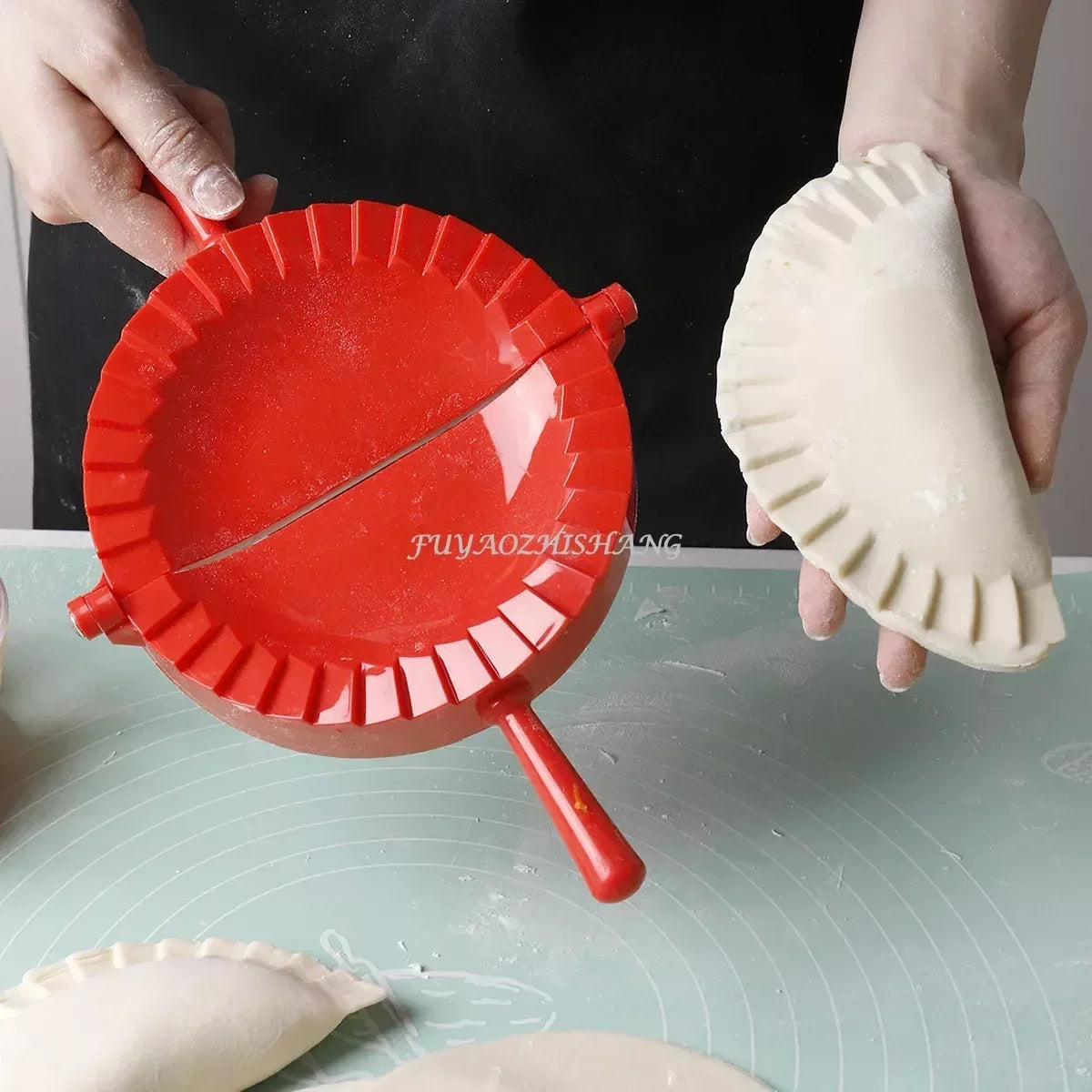 Kunststoff Teigtaschen Form: Kunststoff-Teigpresse für hausgemachte Dumplings, Ravioli und Pies