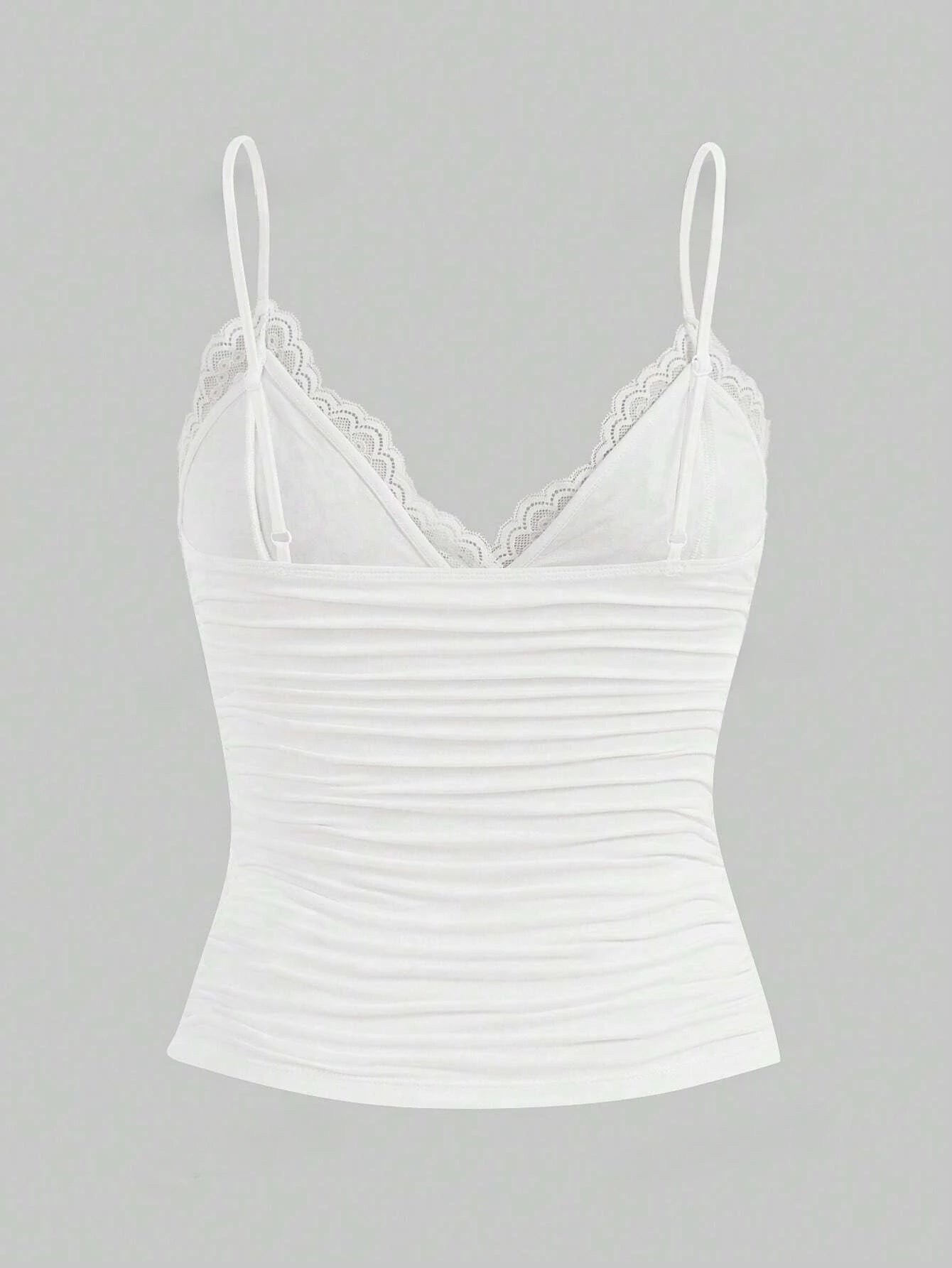 Elegantes Schwarzes Cami-Top mit zarter Spitze und femininer Schleife – Grunge-Punk inspiriert im Y2K Look, ideal für den Sommer und vielseitig kombinierbar