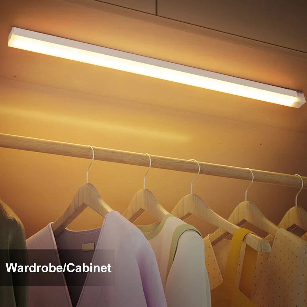 Bewegungssensor LED Nachtlicht - Kabellos, USB Wiederaufladbar, Dekorative Lampe für Schrank, Treppe und Küche