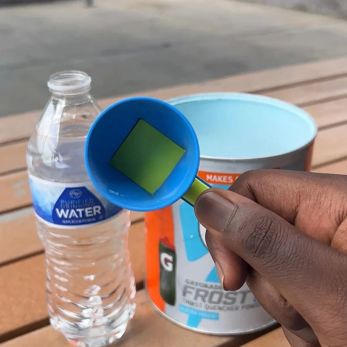 Proteinpulver Trichterlöffel mit langem Griff – Perfektes Messwerkzeug für Wasserflaschen und Fitnessbedarf
