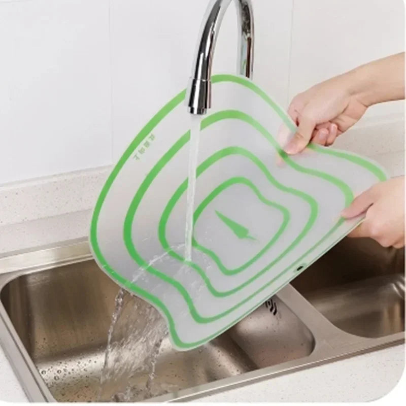1 Stk. flexibles Schneidebrett in zufälliger Farbe