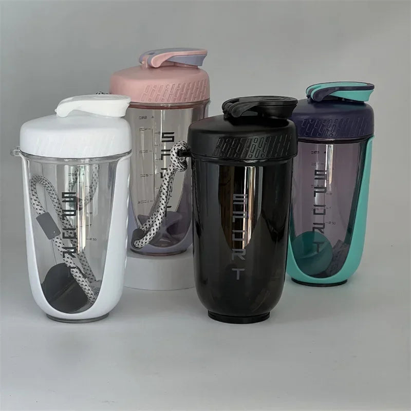 590ML Proteinshaker-Flasche mit integriertem Kunststoff-Schneebesen – BPA-freie und auslaufsichere Shaker-Flasche für Proteinshakes und Nahrungsergänzungspulver, perfekt für Sport und Fitness