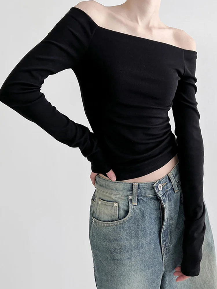 Elegantes Schwarzes T-Shirt mit Slash-Neck – Langärmeliges, Schlankes Design für Frauen, Koreanische Mode, Sexy Cropped Style für den Herbst