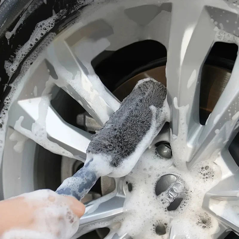 Tragbare Auto-Radwaschbürste mit Mikrofaser – Reinigungsbürste für Reifen und Felgen, Kunststoffgriff, ideal für Autos, Motorräder und Trunk-Zubehör