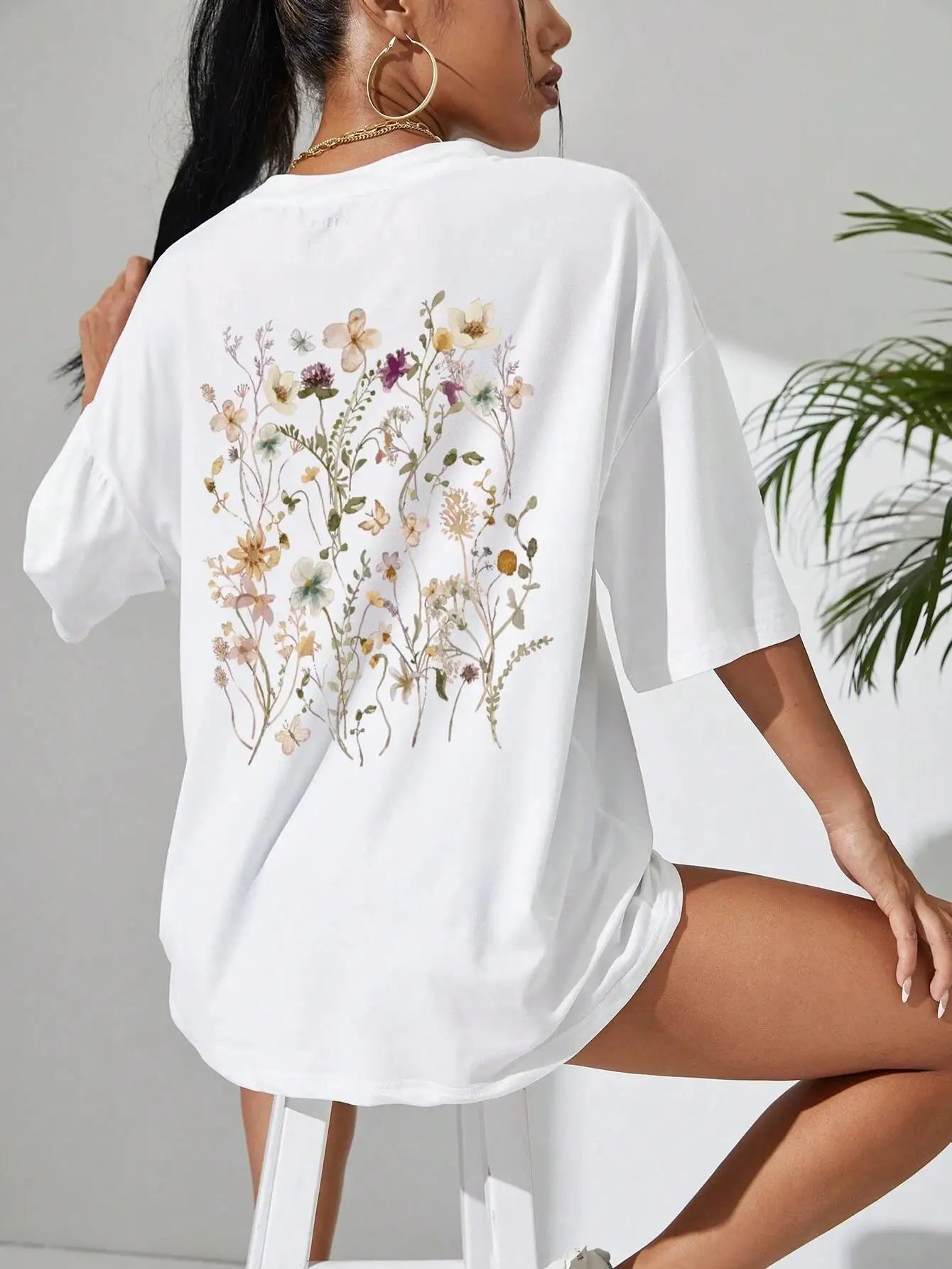 Lässiges Damen T-Shirt aus Baumwolle mit Blumen-Print – Weich, atmungsaktiv und bequem, ideal für den entspannten Streetwear-Look im Sommer