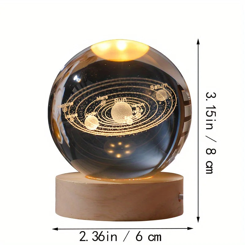 6 cm Kristallkugel mit 3D-Lasergravur - Glasplanet und LED-warmes Nachtlicht, Sonnensystem-Universum, Geburtstagsgeschenk mit Holzsockel