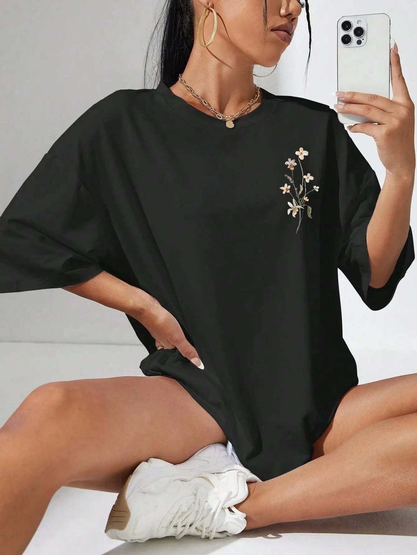 Lässiges Damen T-Shirt aus Baumwolle mit Blumen-Print – Weich, atmungsaktiv und bequem, ideal für den entspannten Streetwear-Look im Sommer